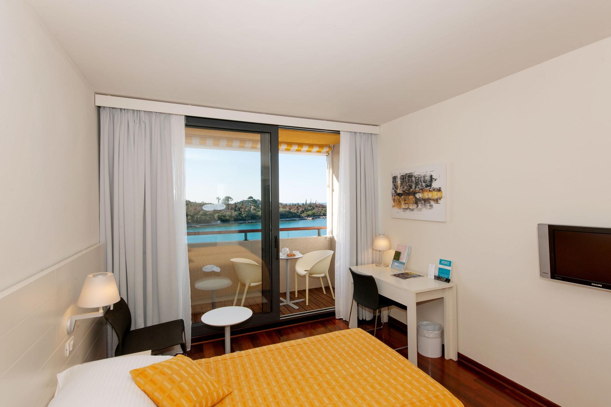 Maistra Select Island Hotel Istra Ровин Екстериор снимка
