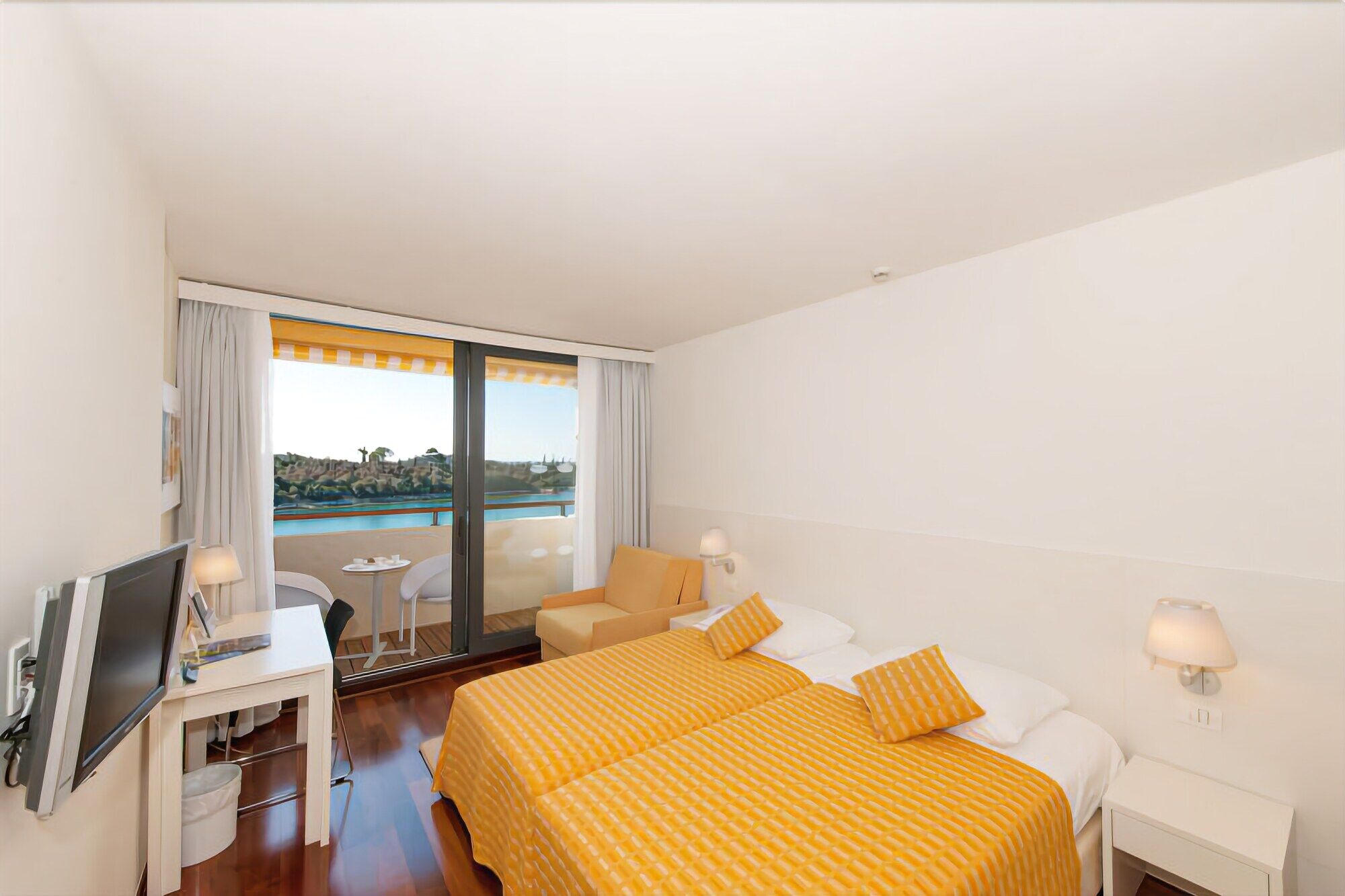Maistra Select Island Hotel Istra Ровин Екстериор снимка